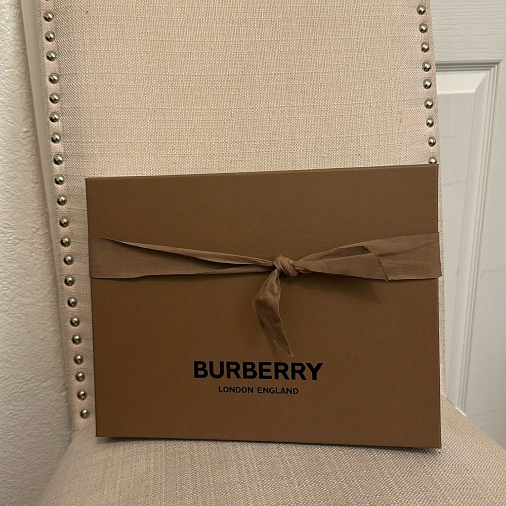 Burberry Shopping Box